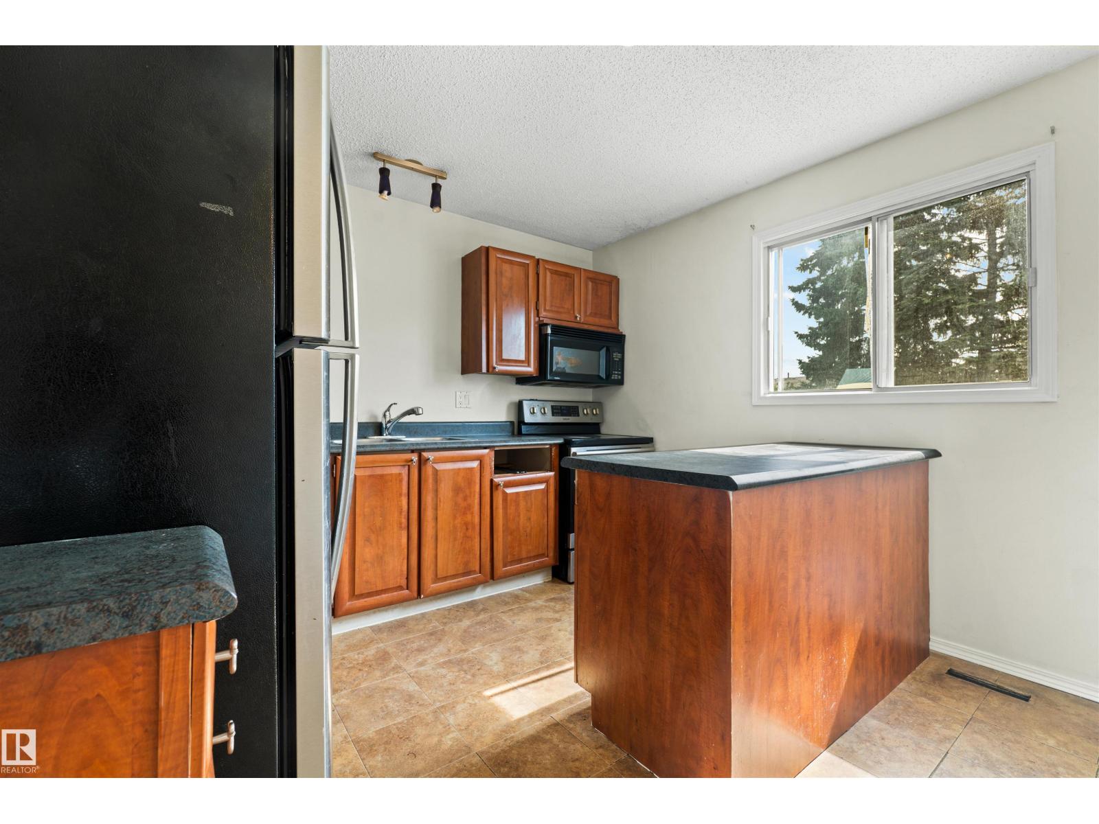 8313 156 Av Nw Property Photo 39