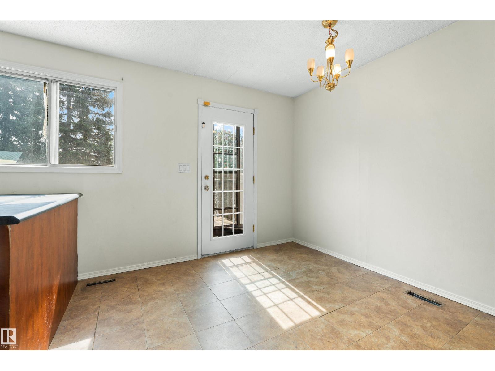 8313 156 Av Nw Property Photo 40