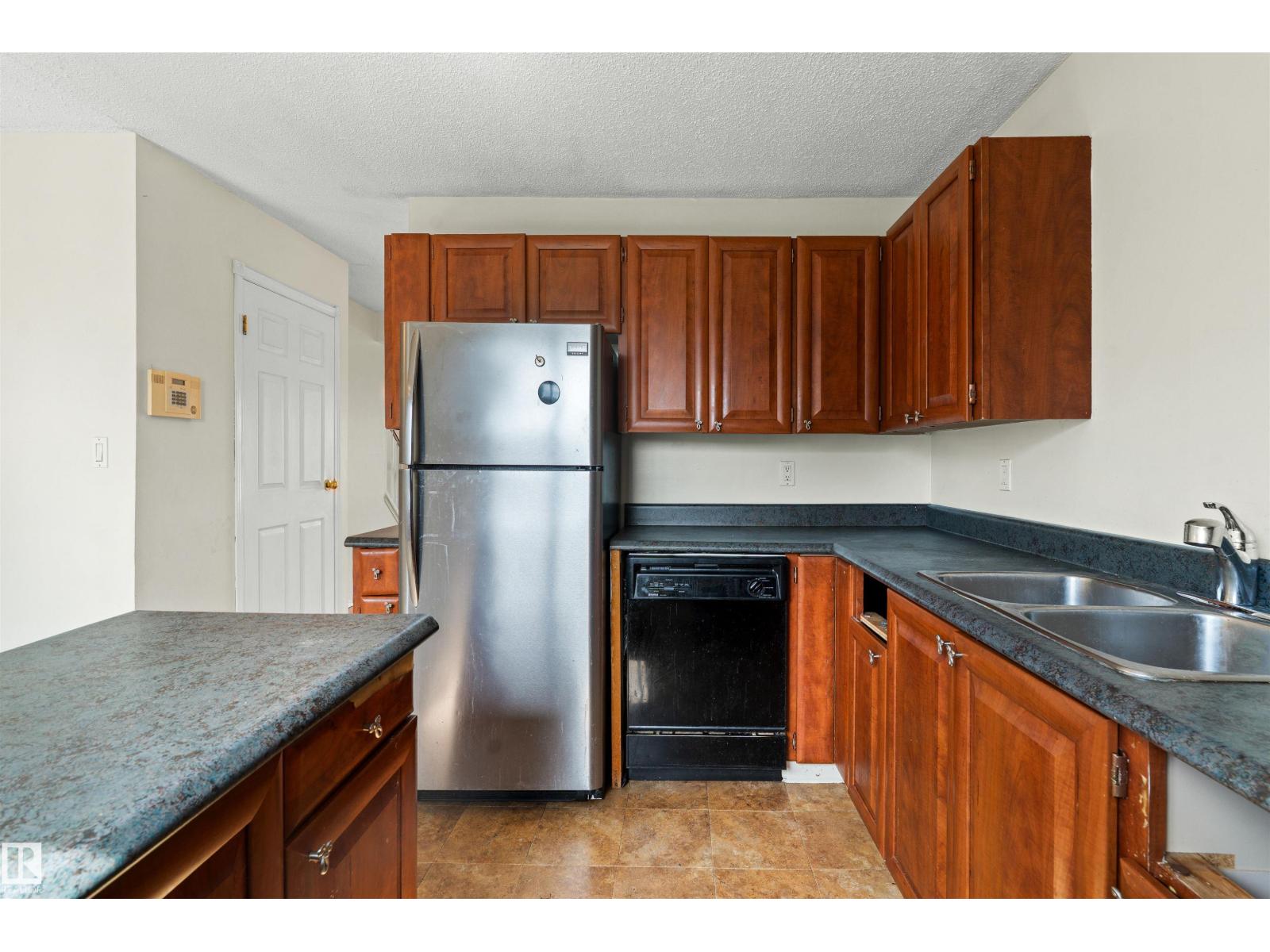 8313 156 Av Nw Property Photo 43