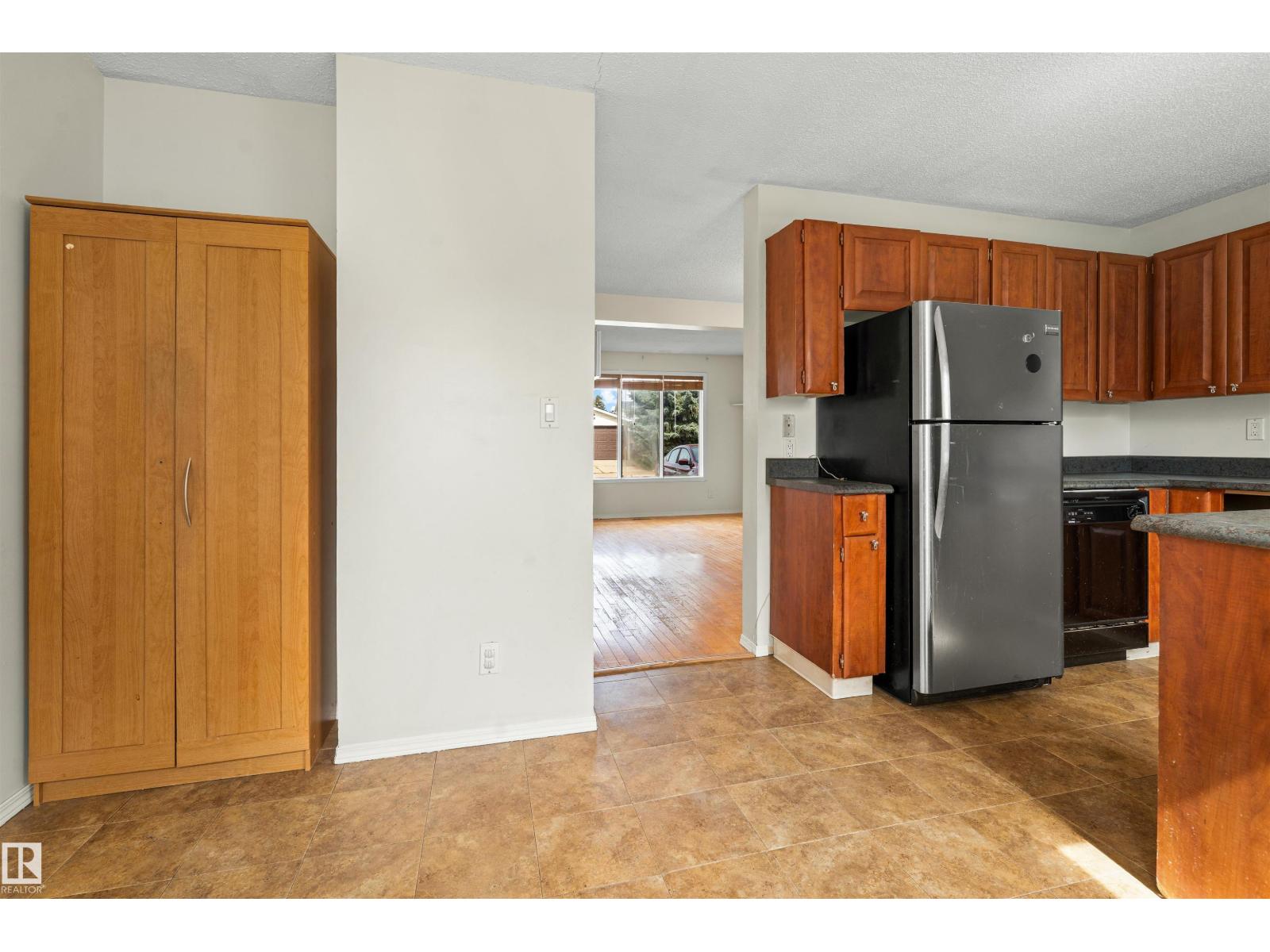 8313 156 Av Nw Property Photo 45