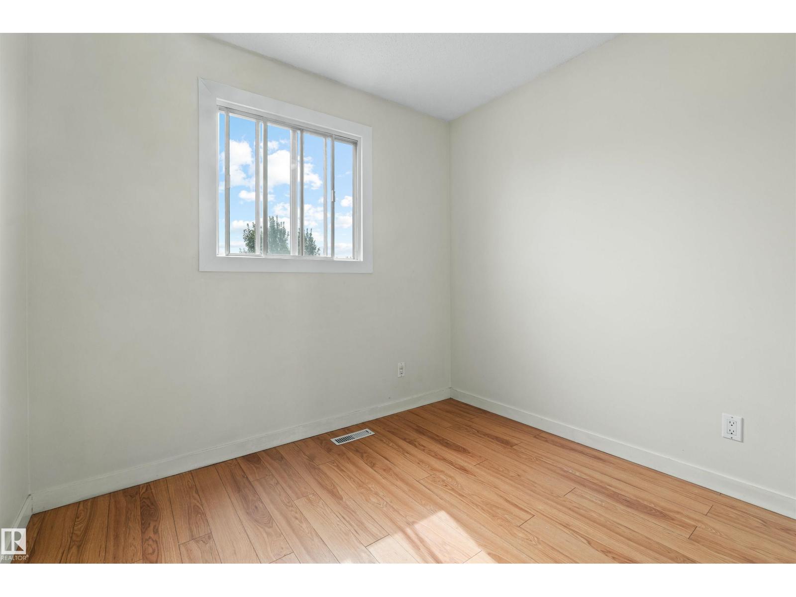 8313 156 Av Nw Property Photo 49