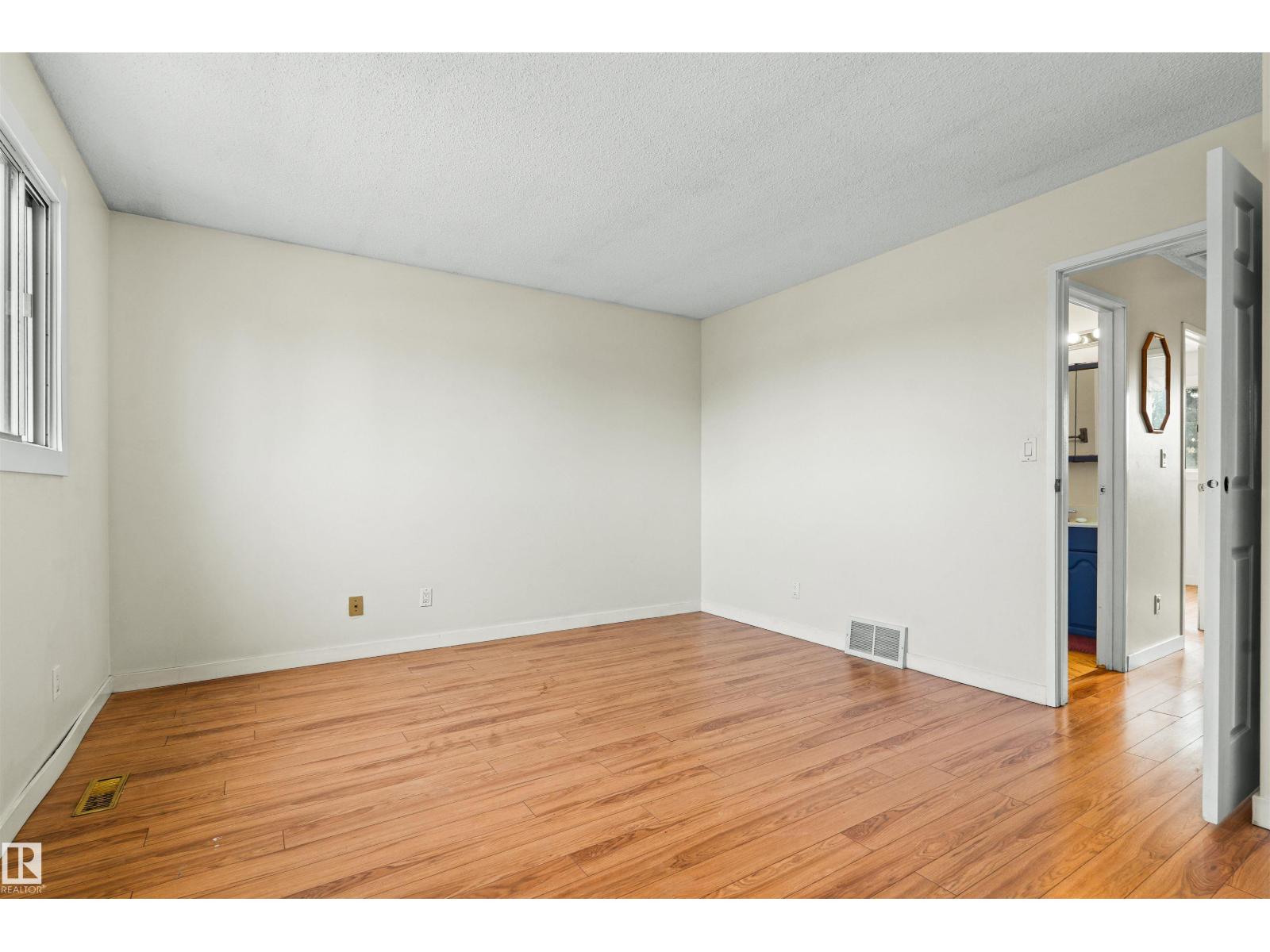 8313 156 Av Nw Property Photo 51