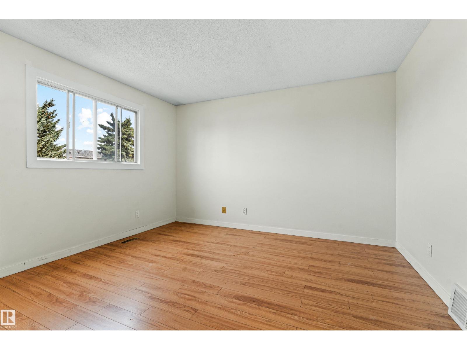 8313 156 Av Nw Property Photo 52