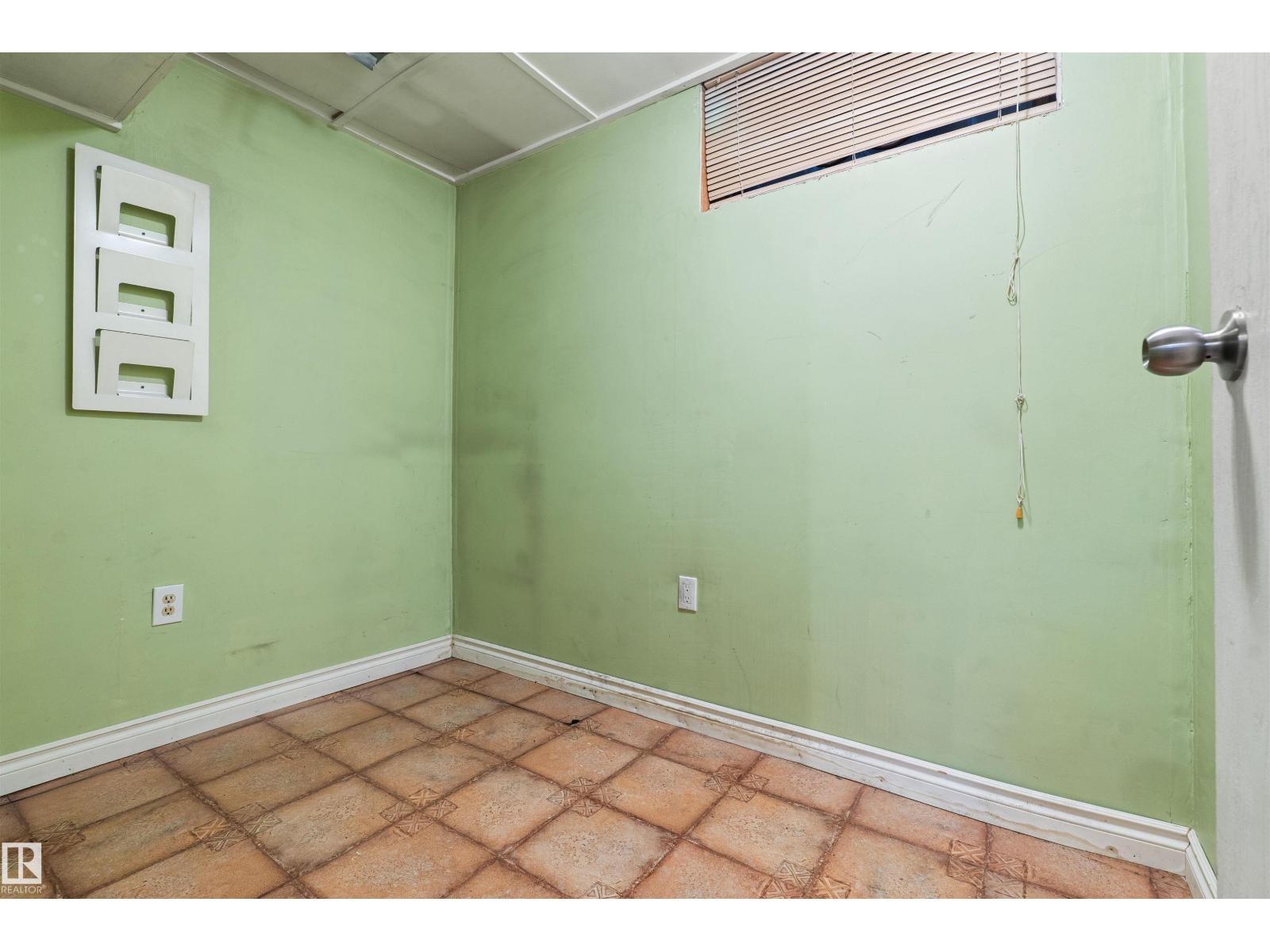 8313 156 Av Nw Property Photo 57
