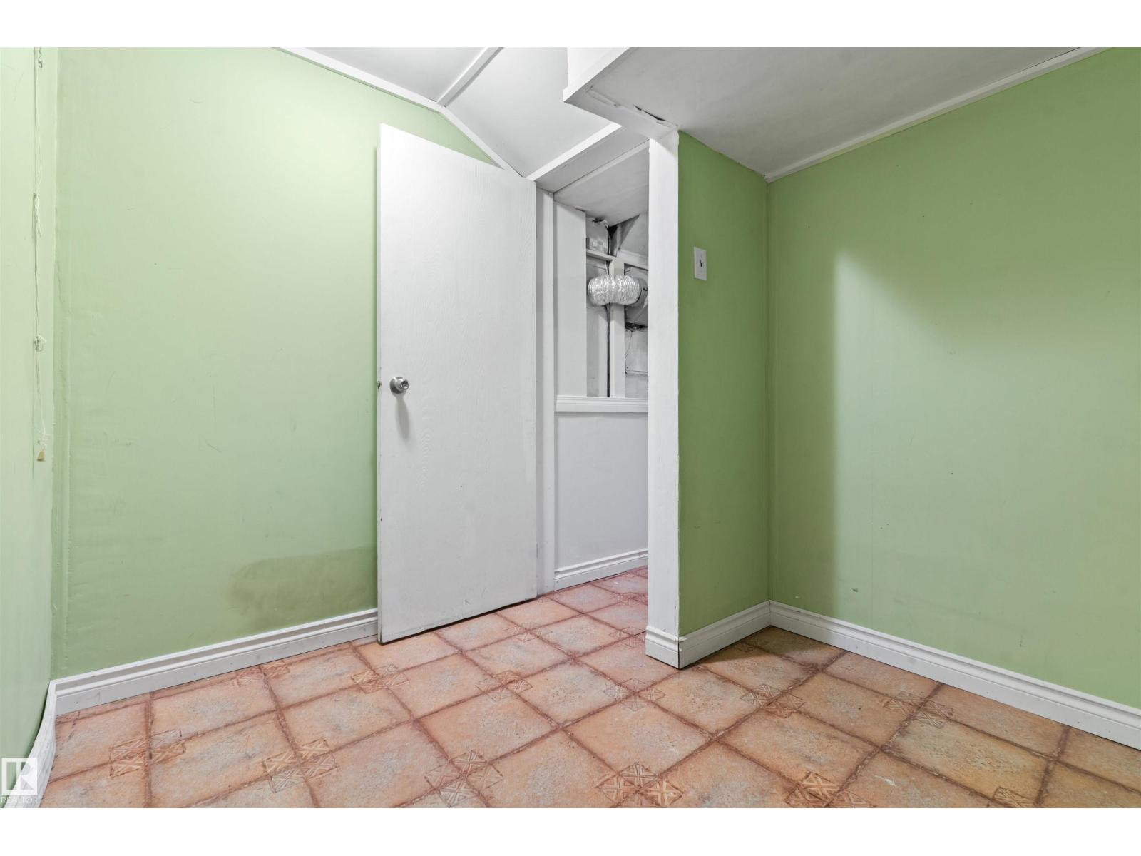 8313 156 Av Nw Property Photo 59