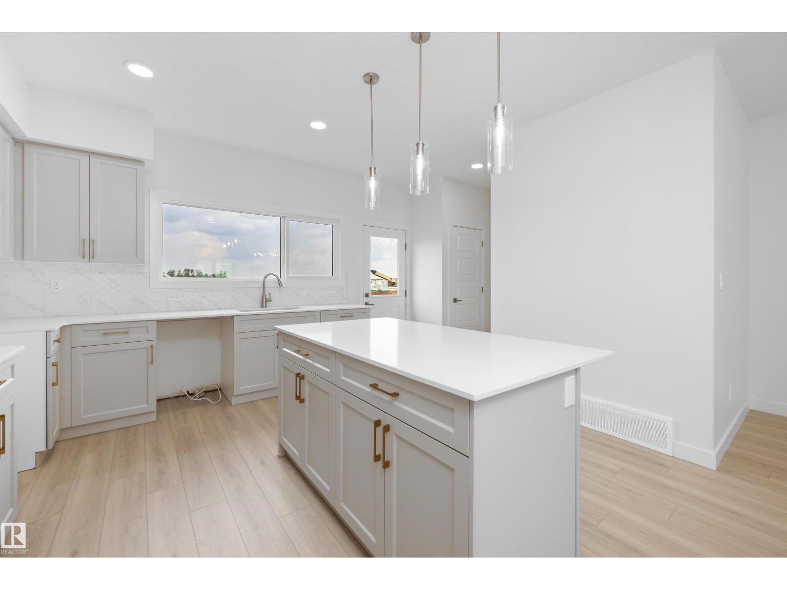 18709 18a Av Nw Property Photo 16