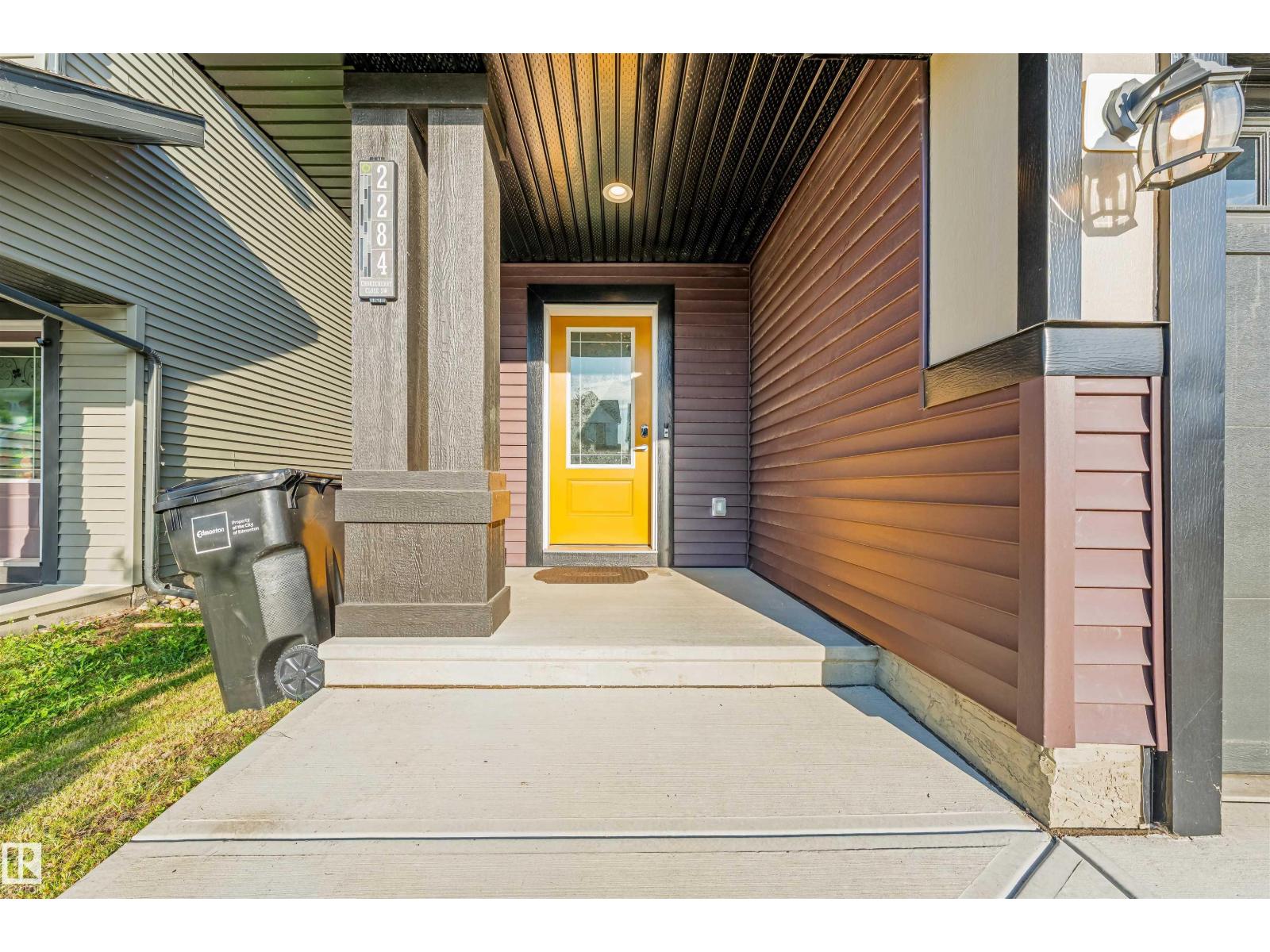 2284 Chokecherry Cl Sw Property Photo 4