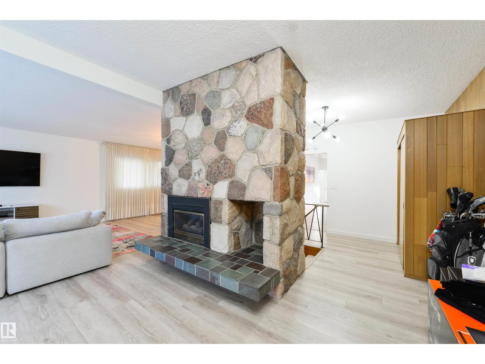 24 Valleyview Cr Nw Property Photo 7