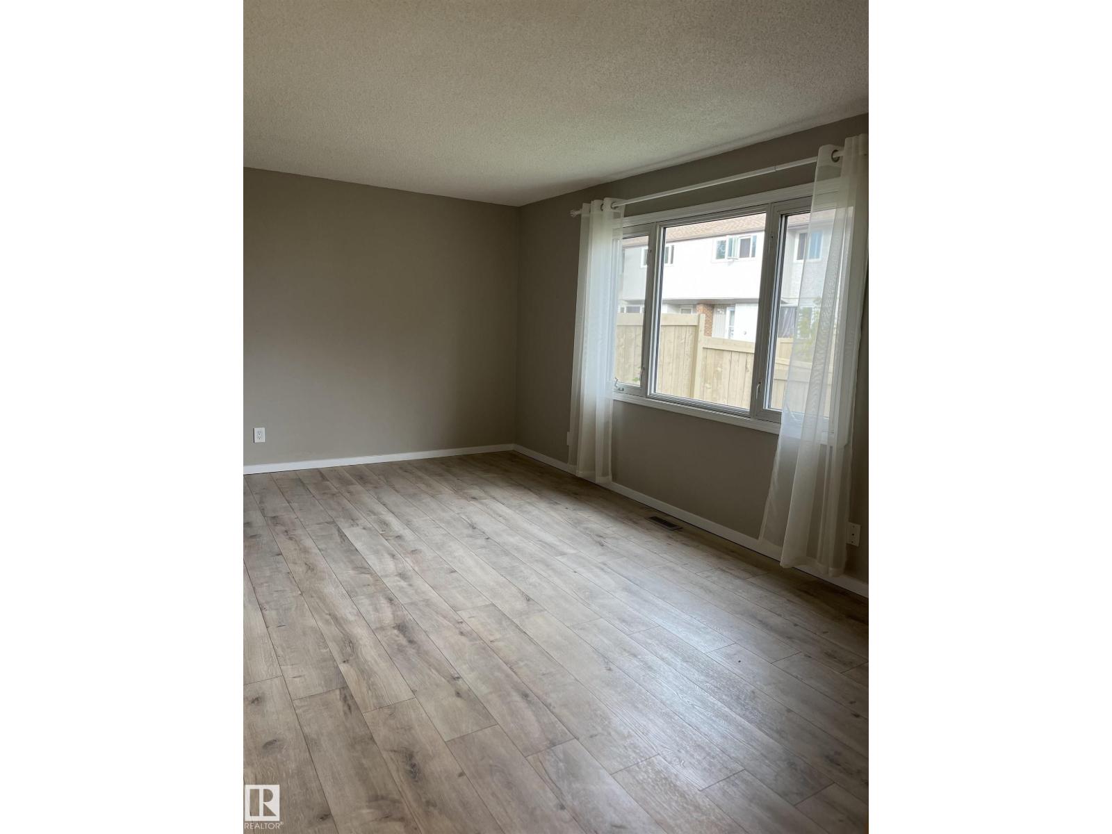 #10 14130 80 St Nw Nw Property Photo 4