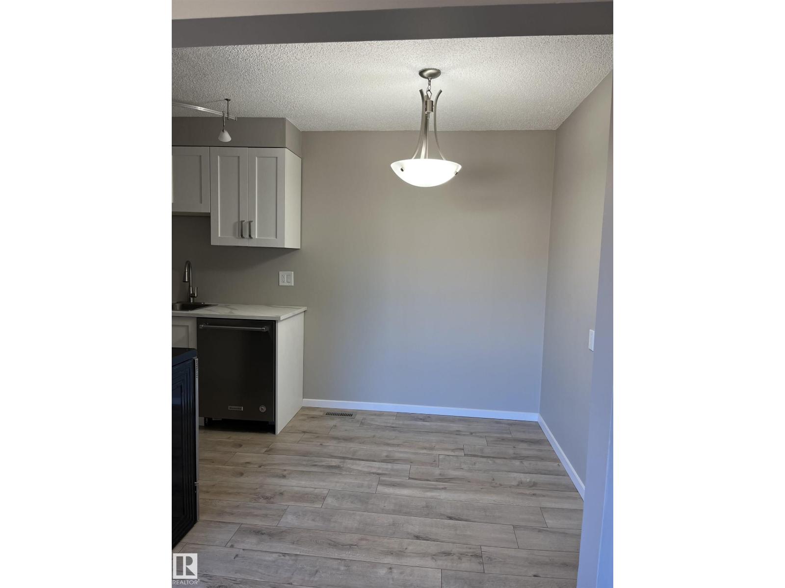 #10 14130 80 St Nw Nw Property Photo 17