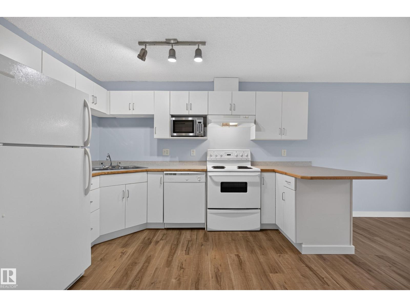#118 10535 122 St Nw Property Photo 4