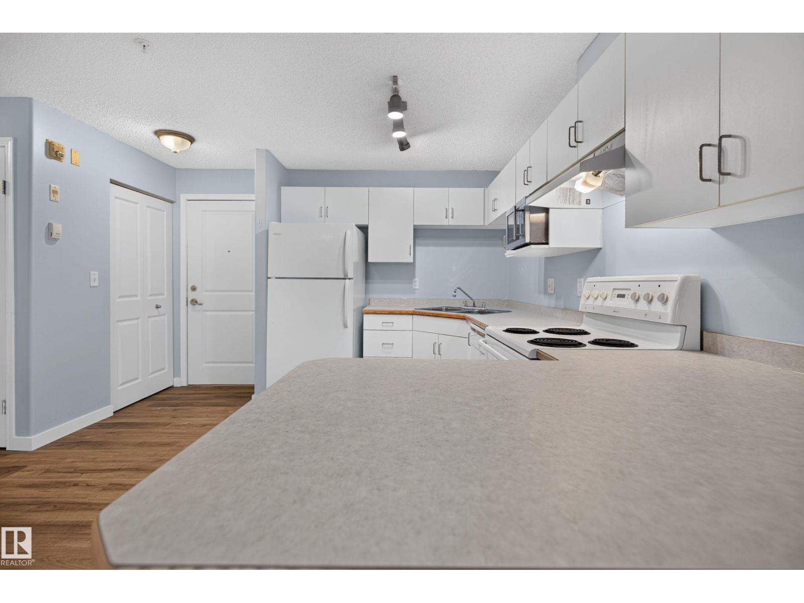 #118 10535 122 St Nw Property Photo 5