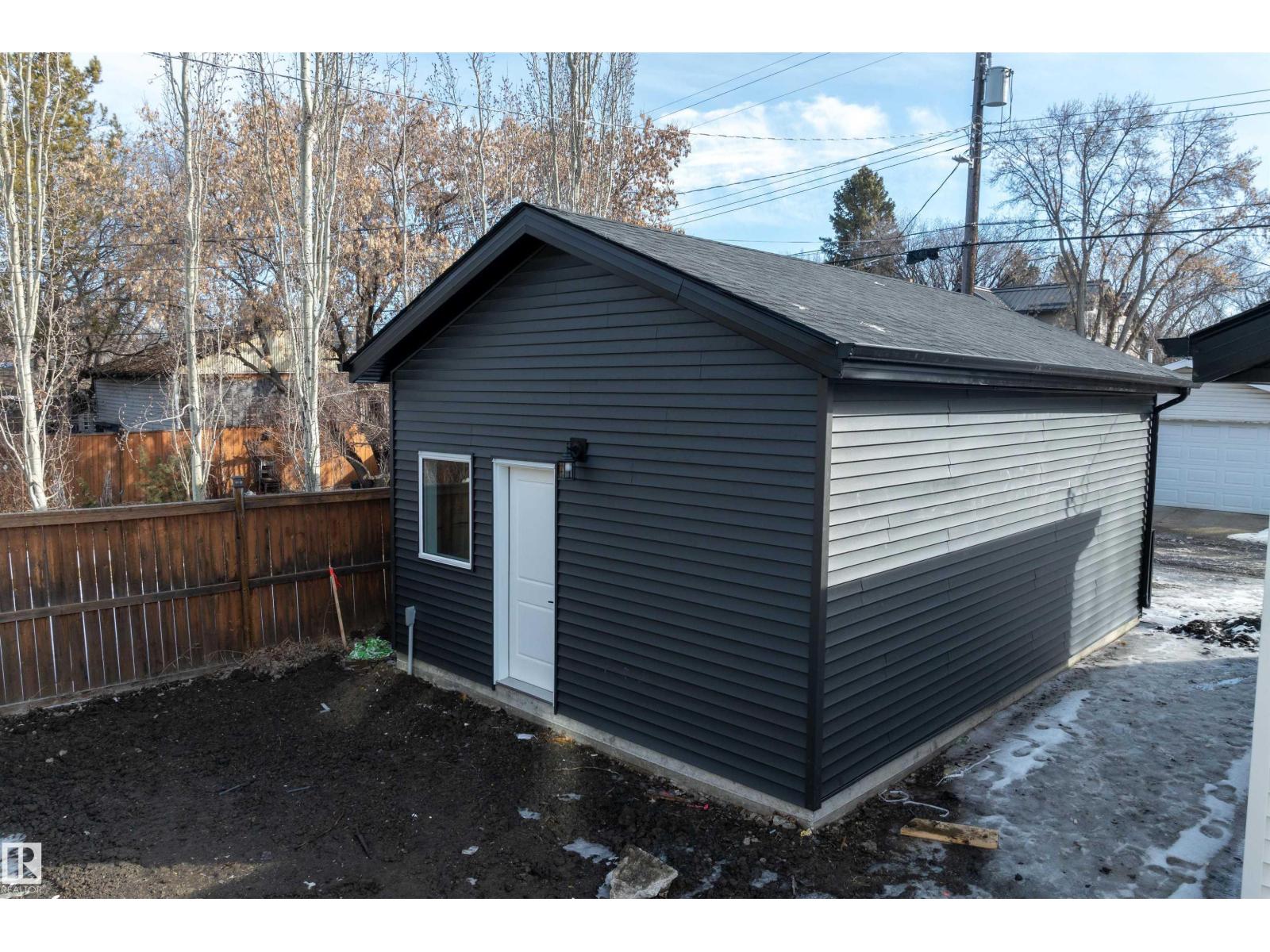 10965 129 St Nw Property Photo 3