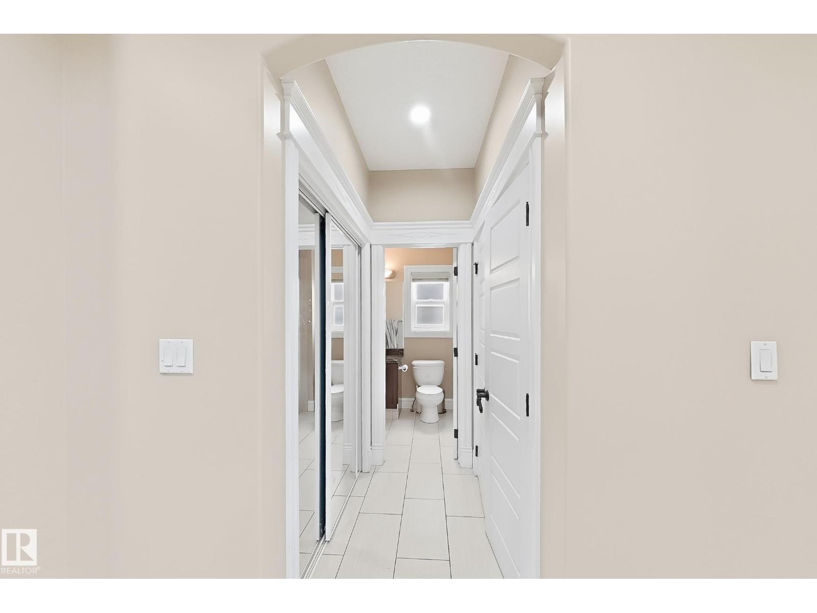 5931 12 Av Sw Property Photo 8