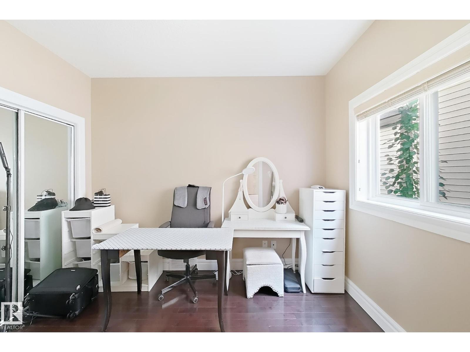 5931 12 Av Sw Property Photo 11