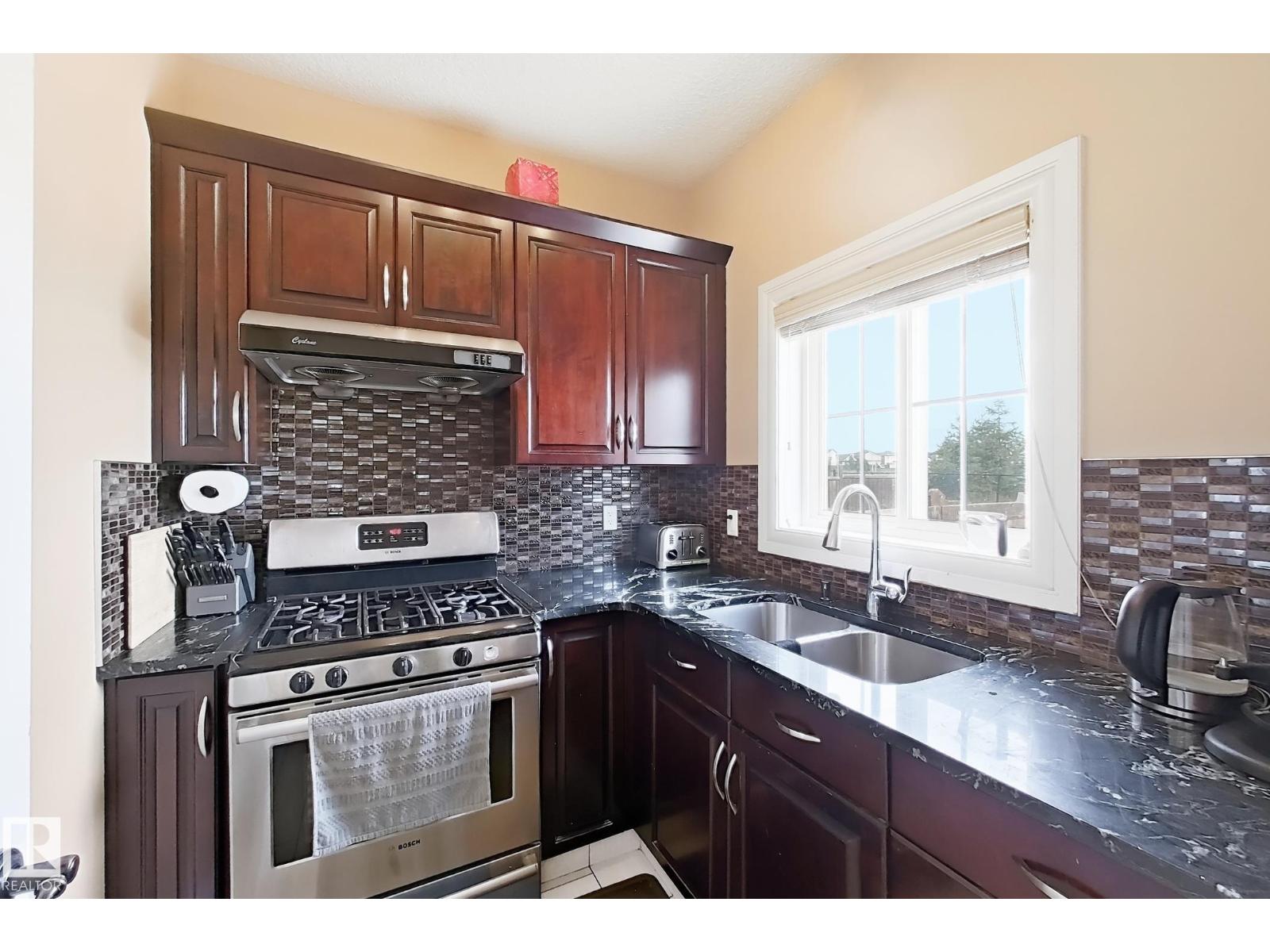 5931 12 Av Sw Property Photo 16