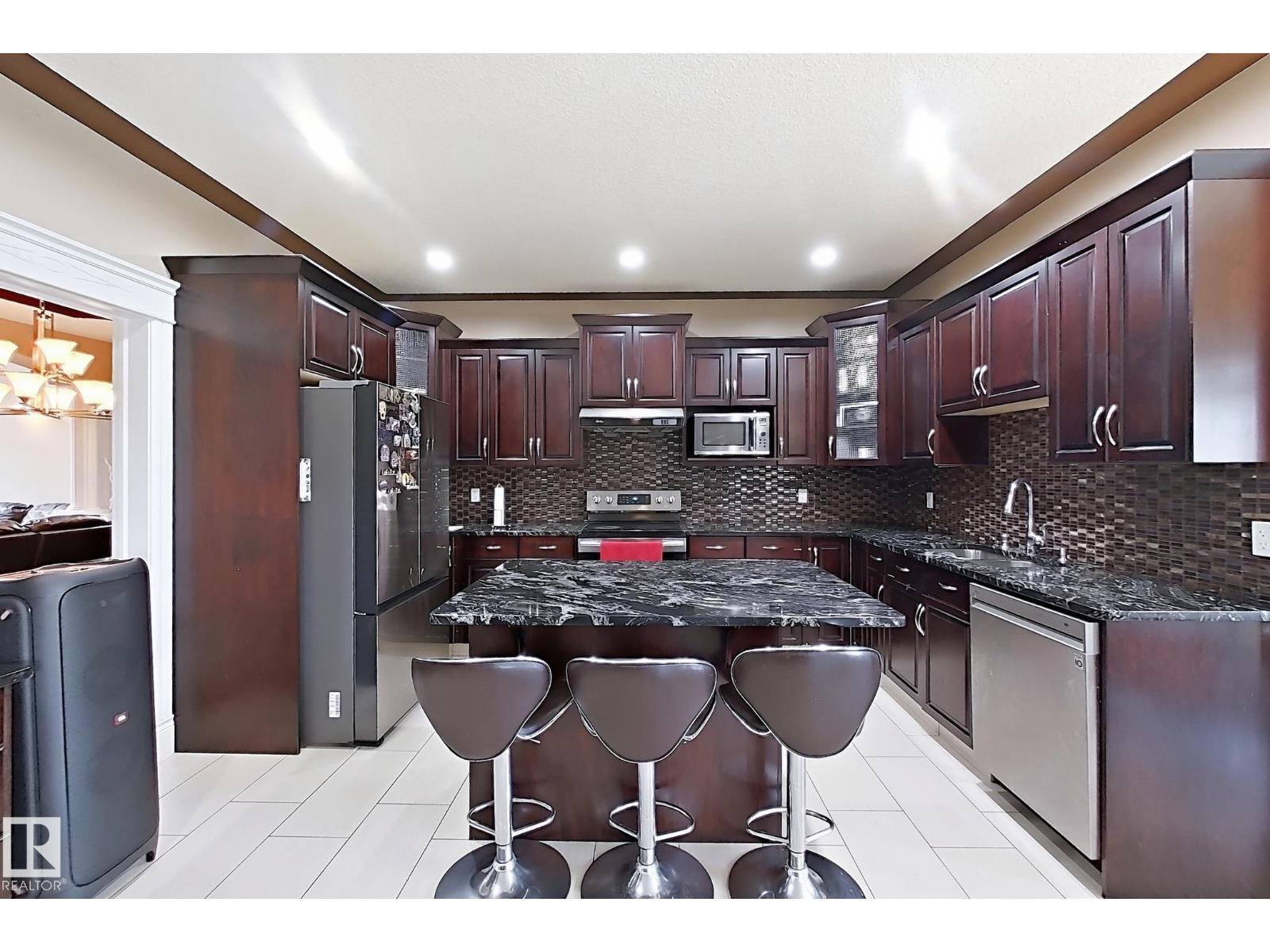 5931 12 Av Sw Property Photo 17