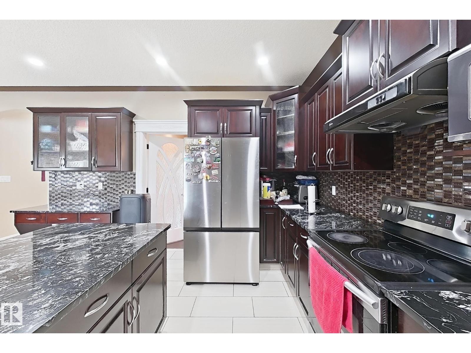 5931 12 Av Sw Property Photo 18