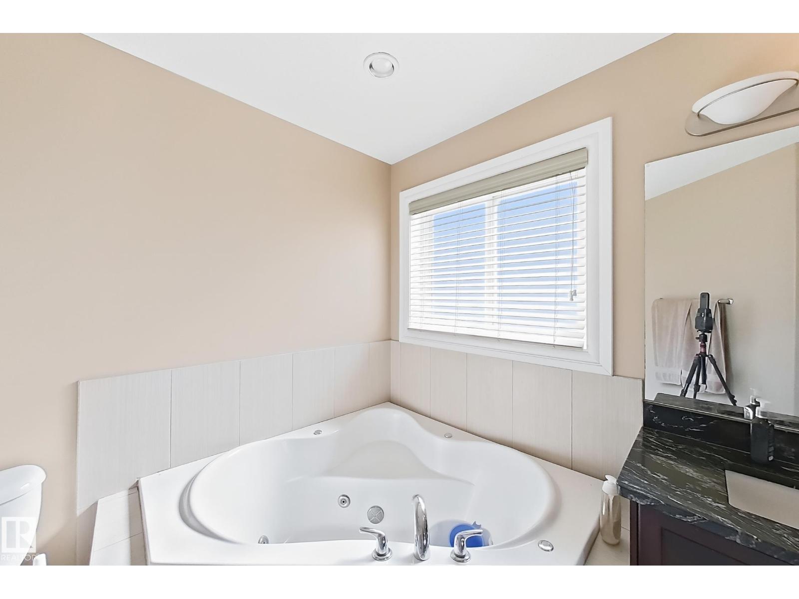 5931 12 Av Sw Property Photo 25