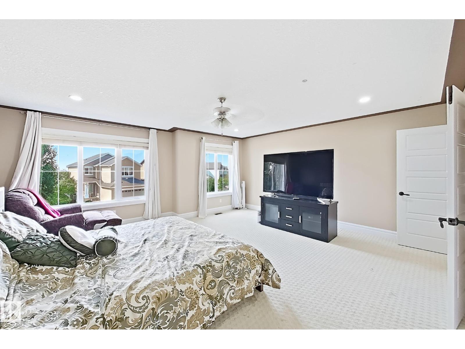5931 12 Av Sw Property Photo 27