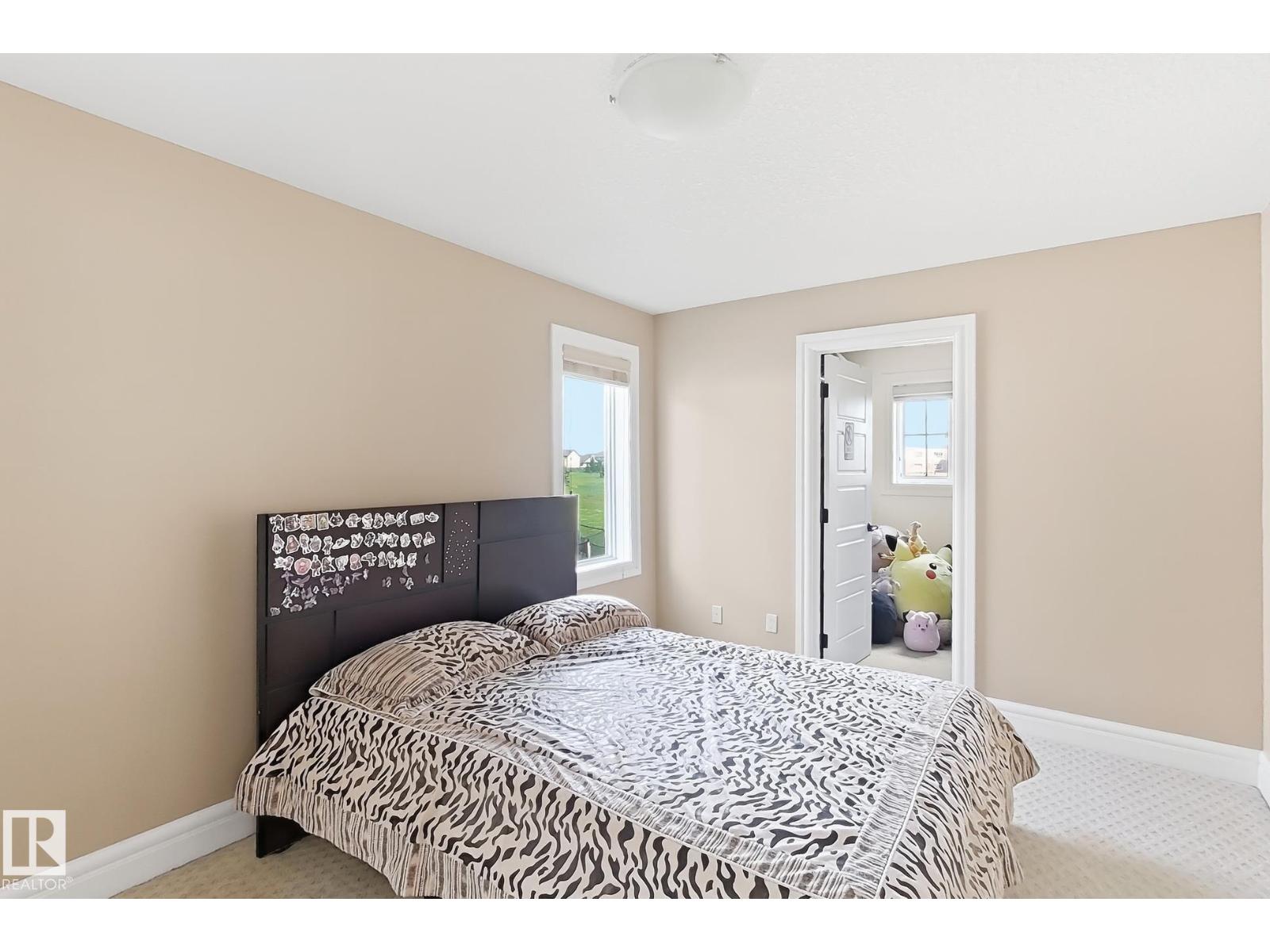 5931 12 Av Sw Property Photo 37