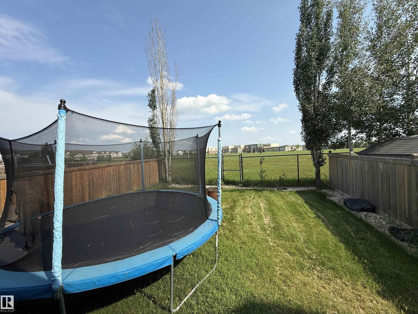 5931 12 Av Sw Property Photo 44