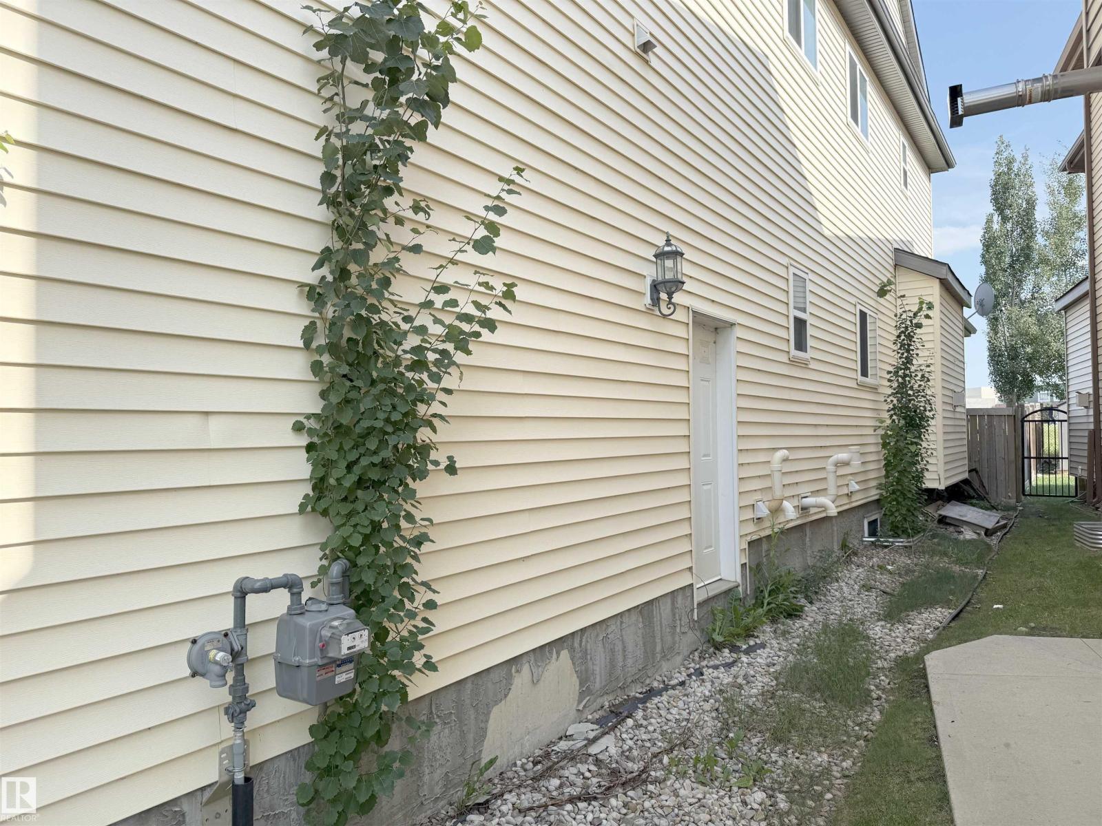 5931 12 Av Sw Property Photo 47