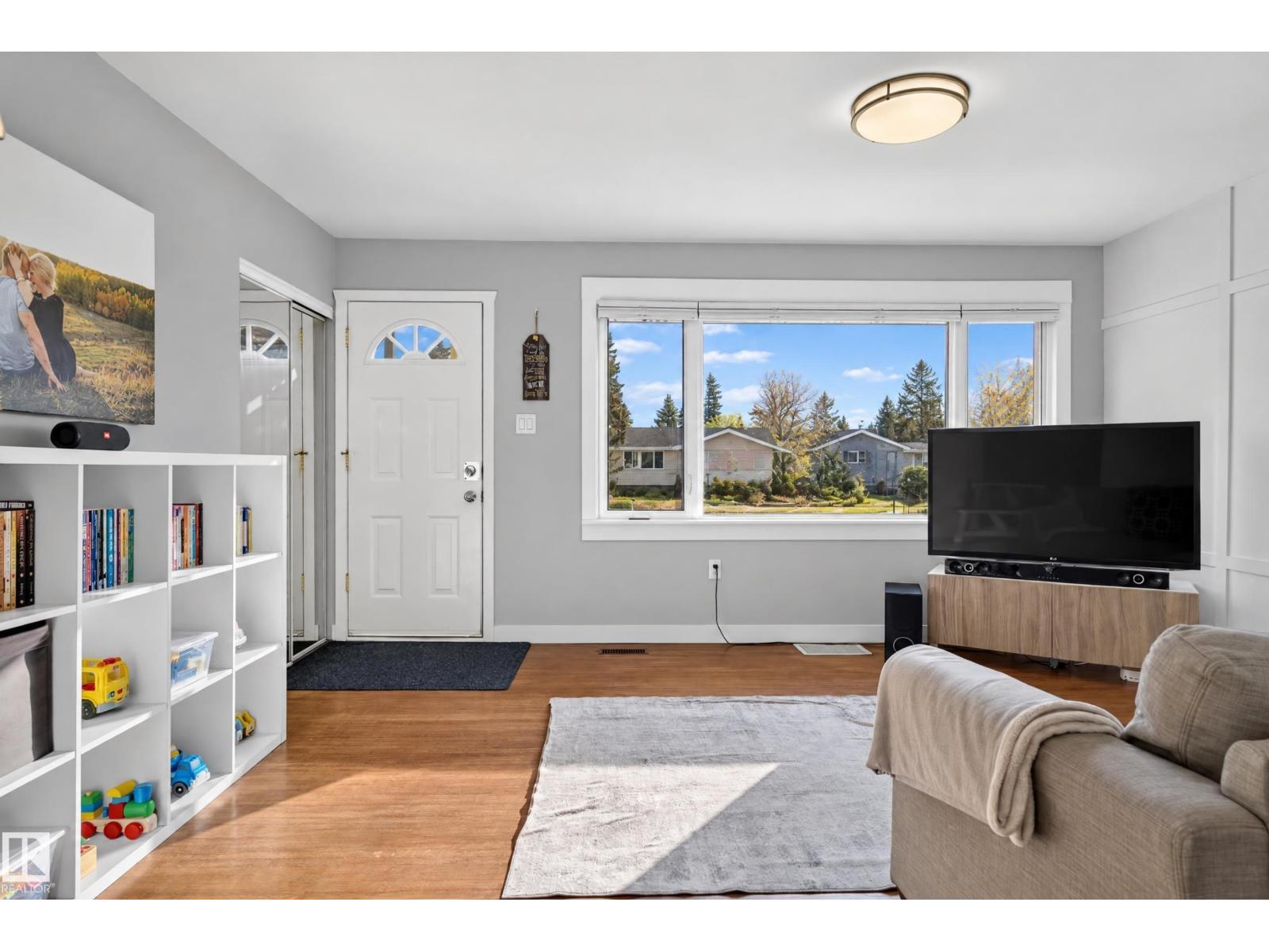 9612 163 St Nw Property Photo 4