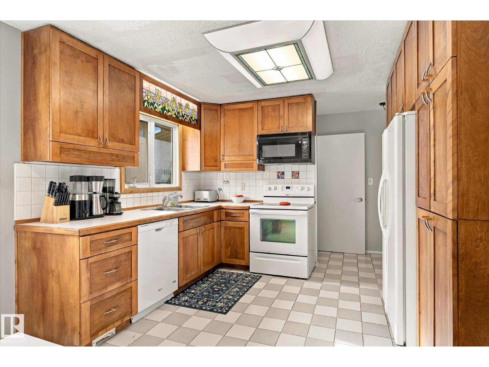 6013 34a Av Nw Property Photo 16