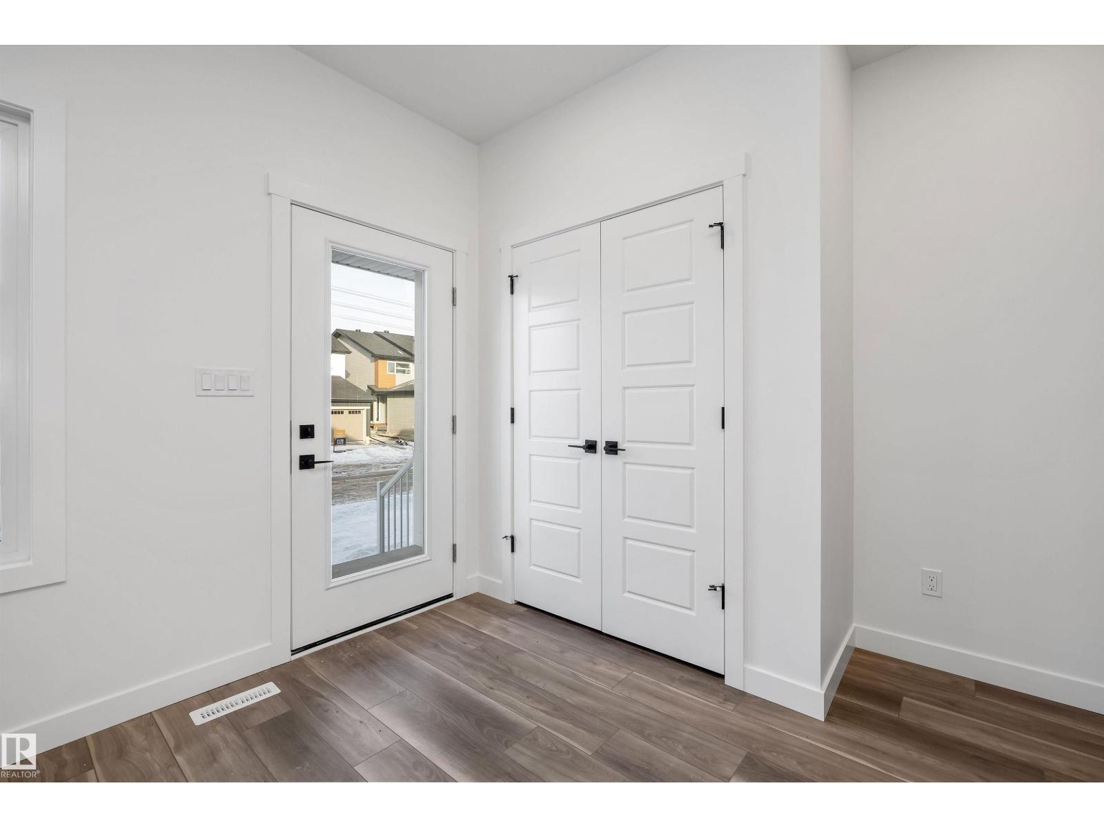 18847 29 Av Nw Property Photo 3