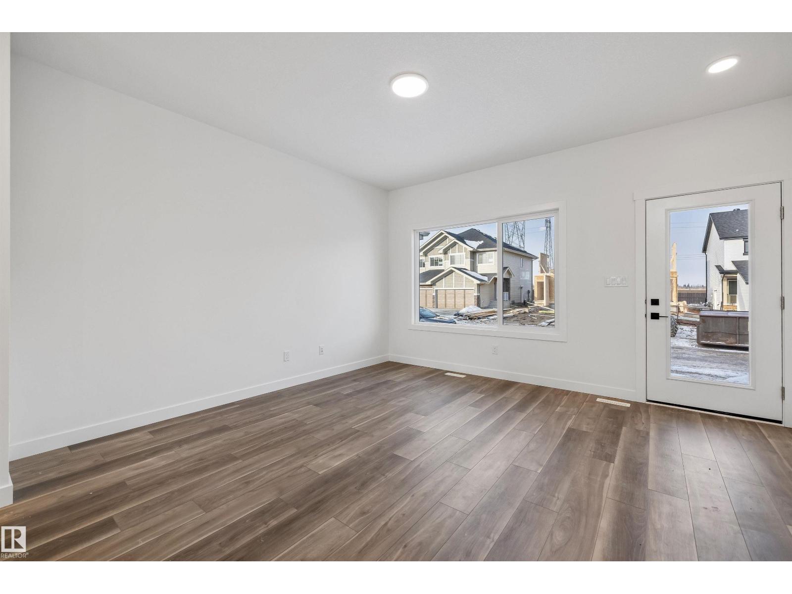 18847 29 Av Nw Property Photo 6