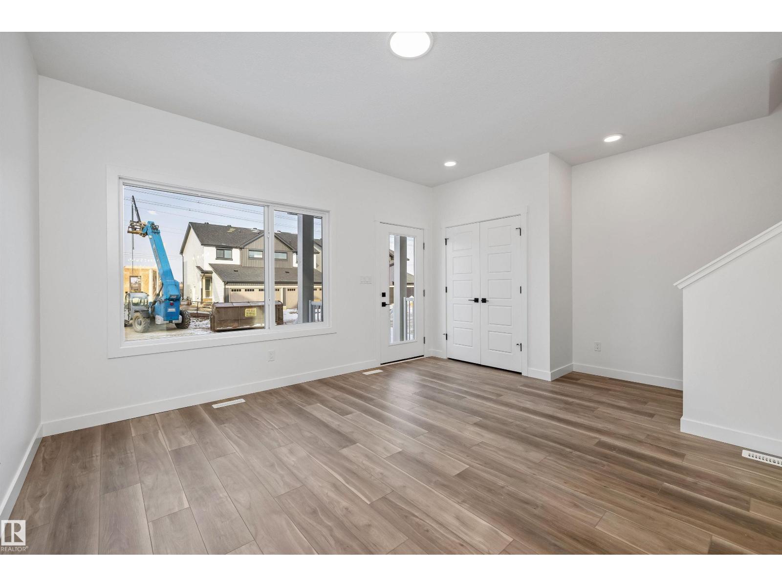 18847 29 Av Nw Property Photo 8