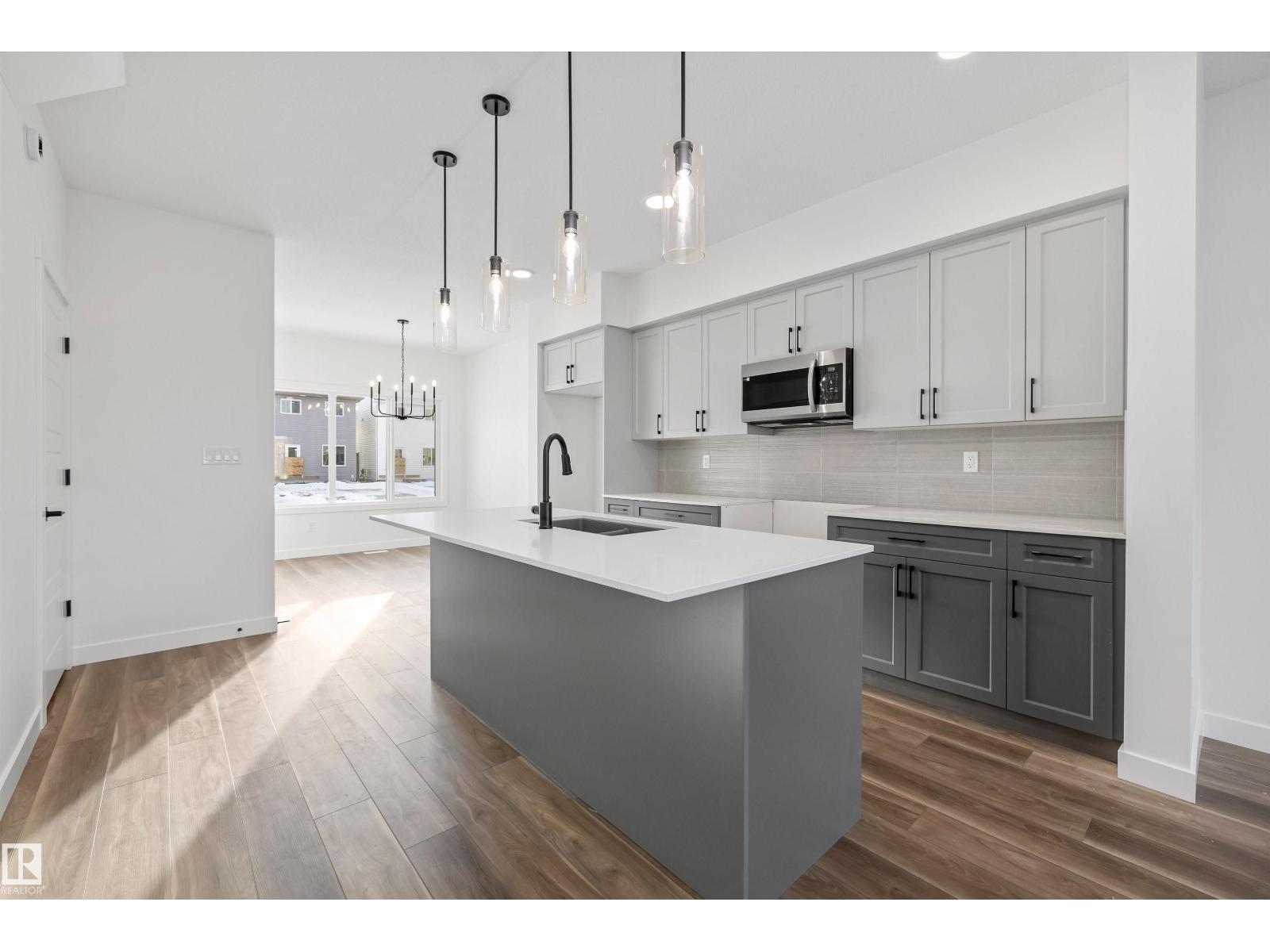 18847 29 Av Nw Property Photo 10