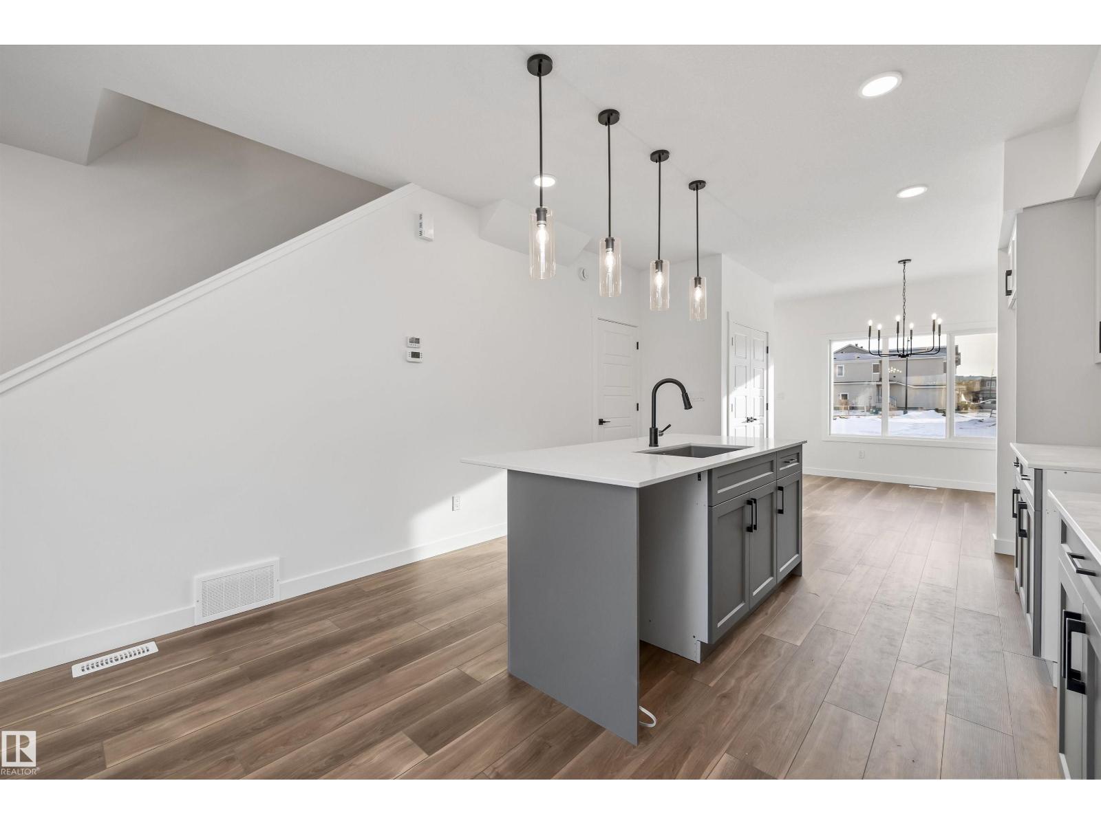 18847 29 Av Nw Property Photo 12