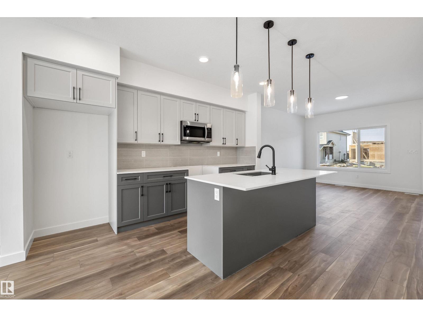 18847 29 Av Nw Property Photo 13