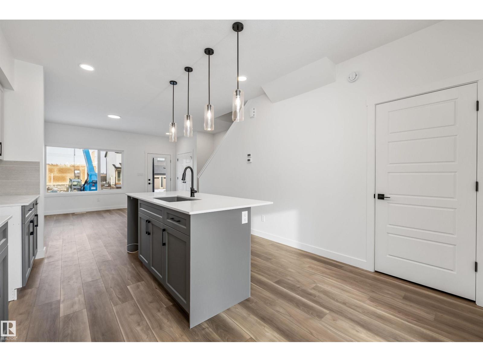 18847 29 Av Nw Property Photo 14