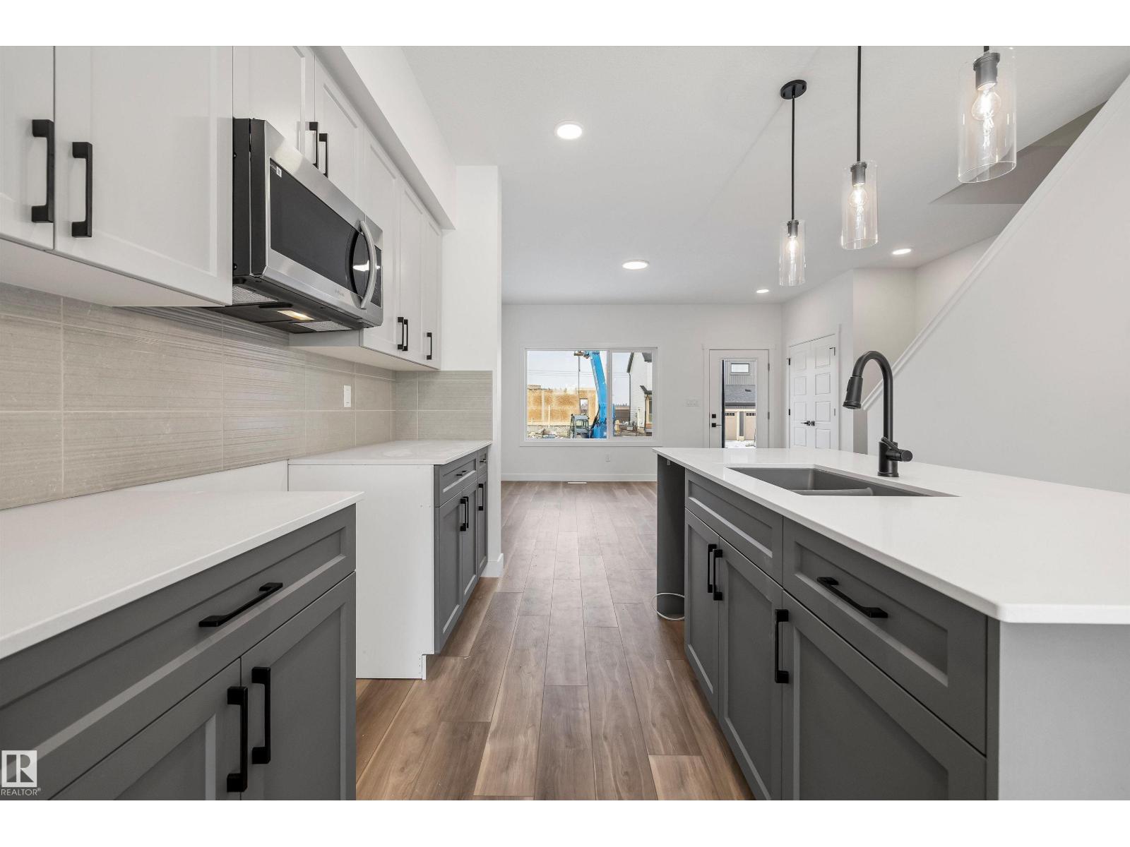 18847 29 Av Nw Property Photo 15