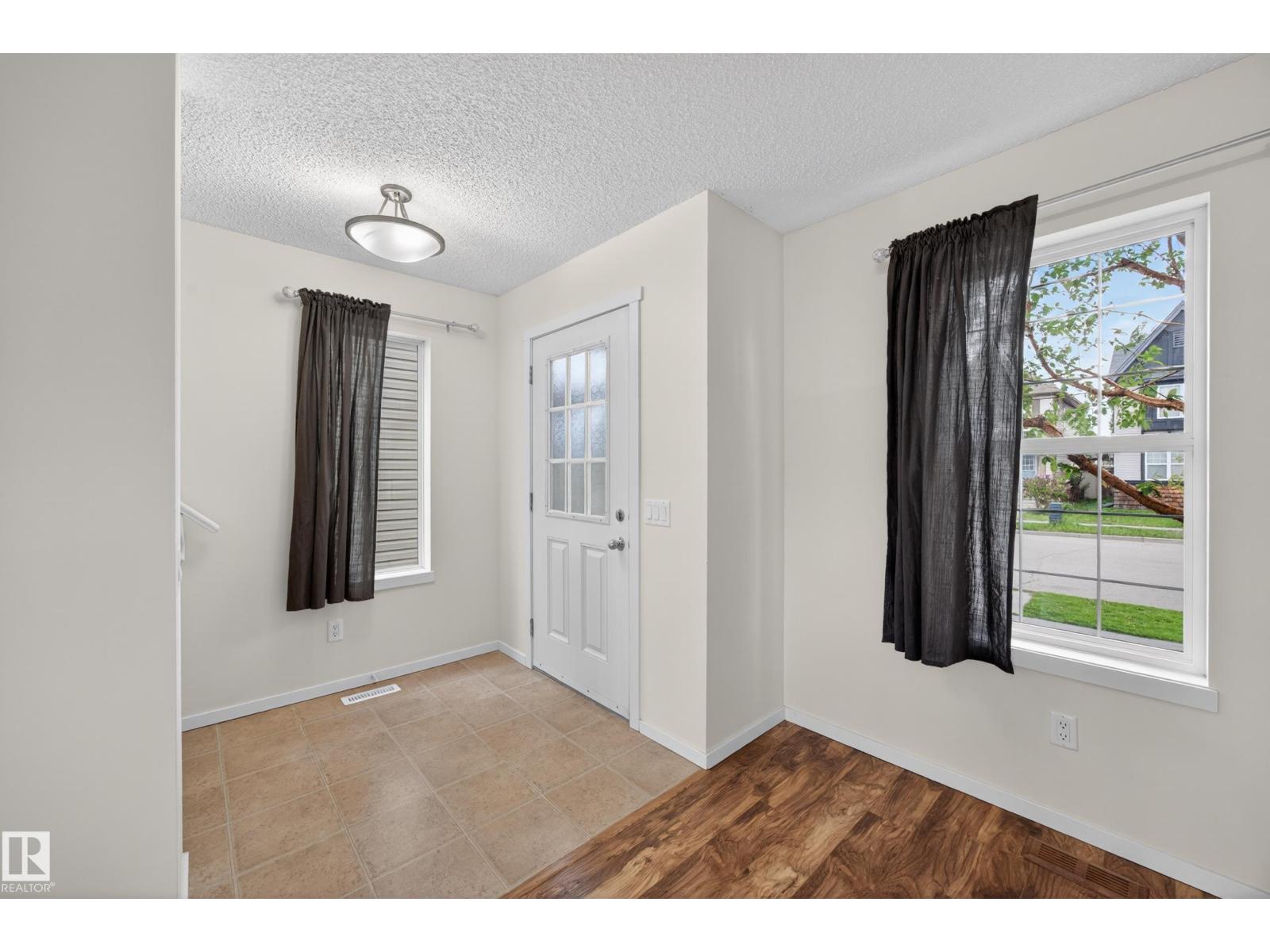 3634 12 St Nw Property Photo 4