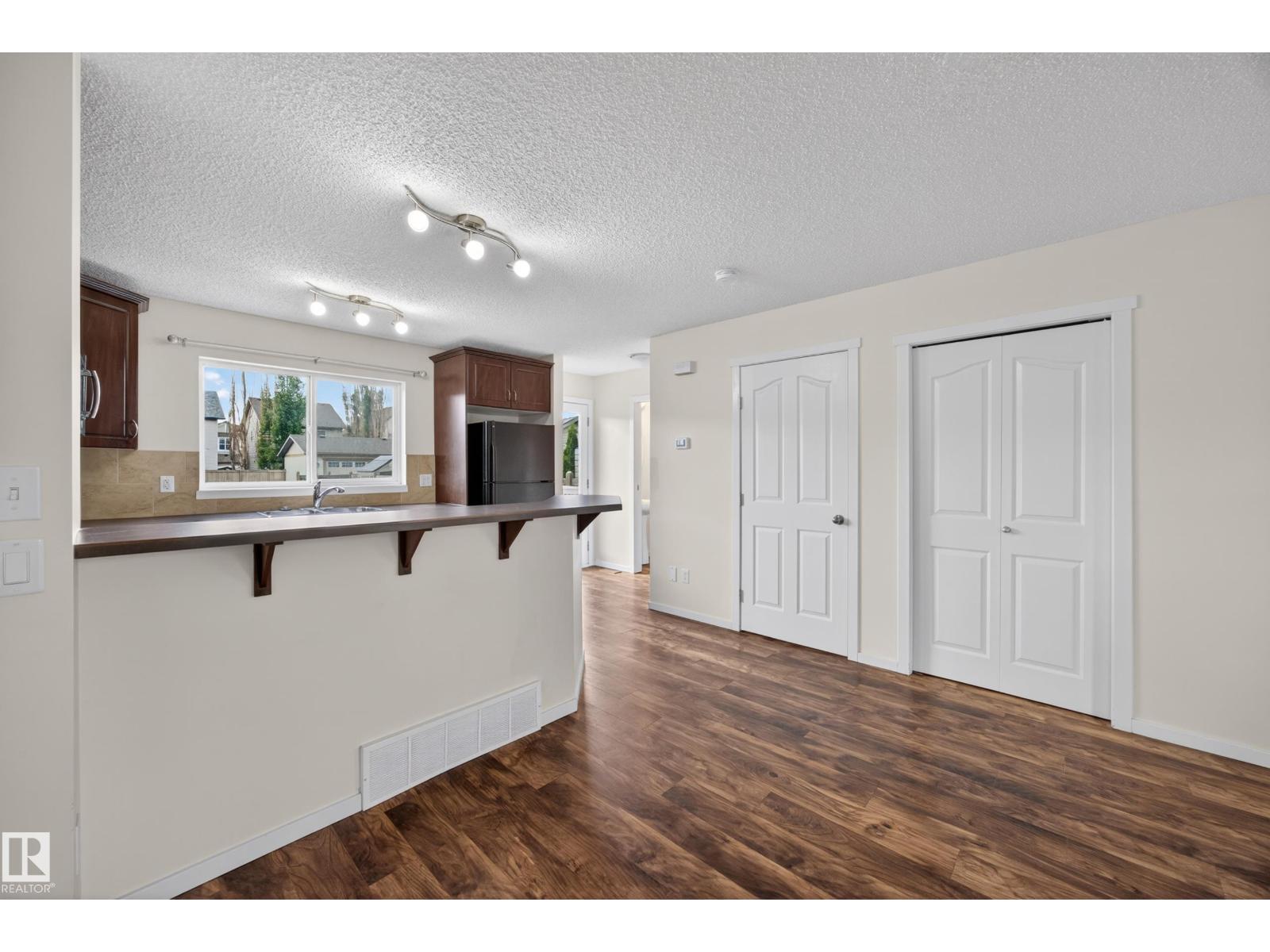 3634 12 St Nw Property Photo 12