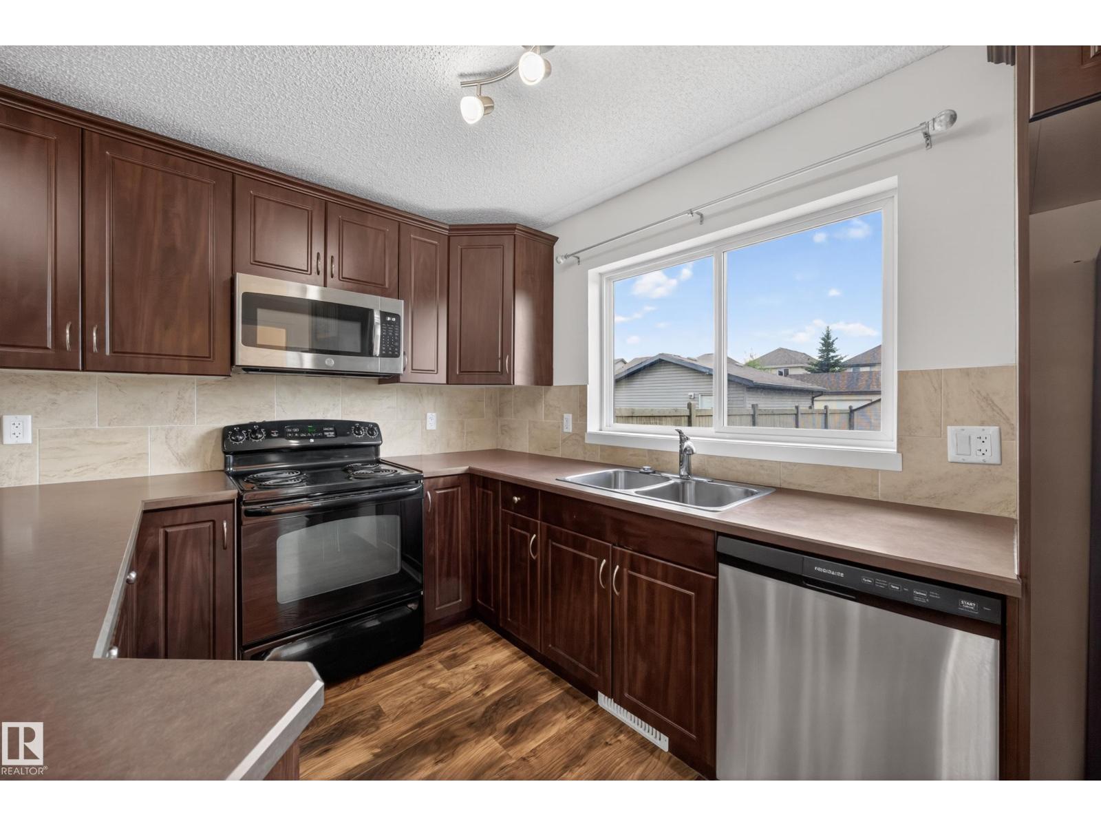 3634 12 St Nw Property Photo 15