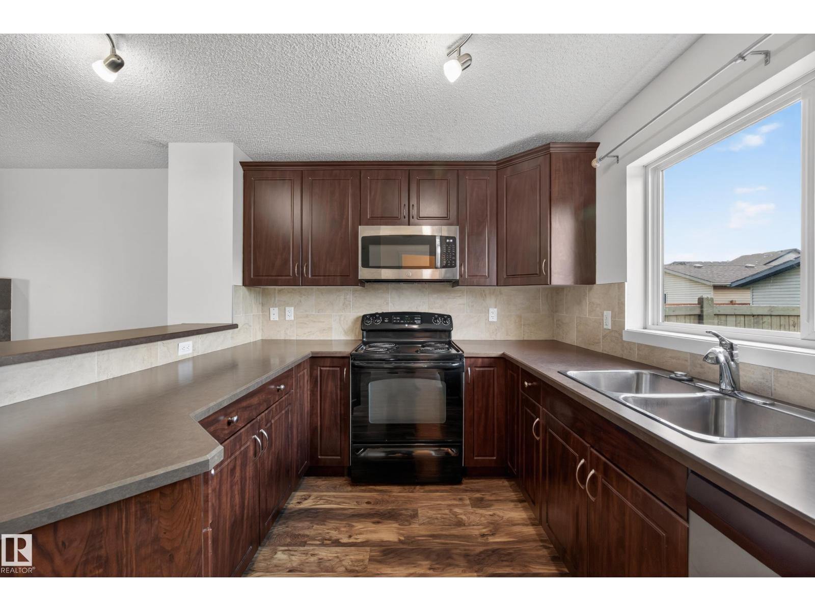 3634 12 St Nw Property Photo 16