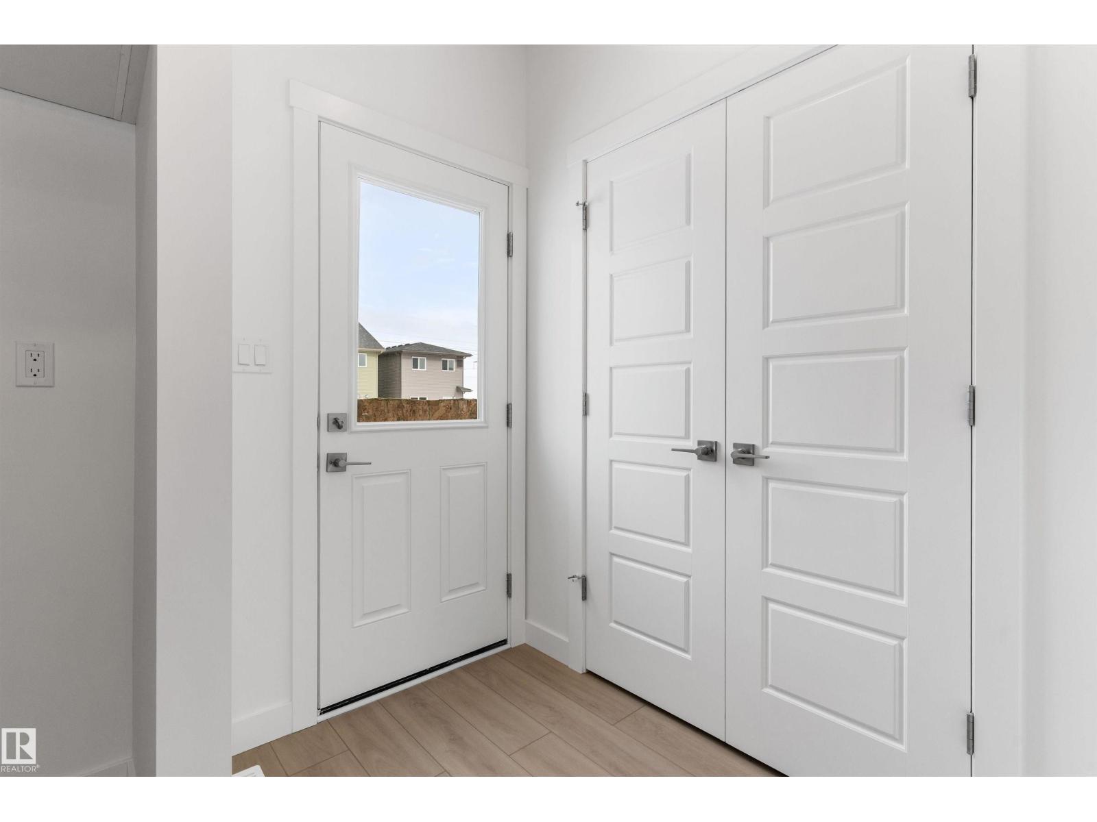 18816 28 Av Nw Property Photo 4