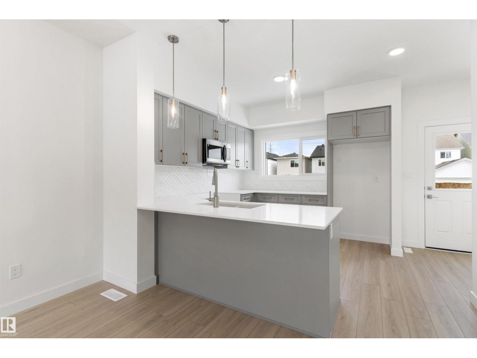 18816 28 Av Nw Property Photo 9