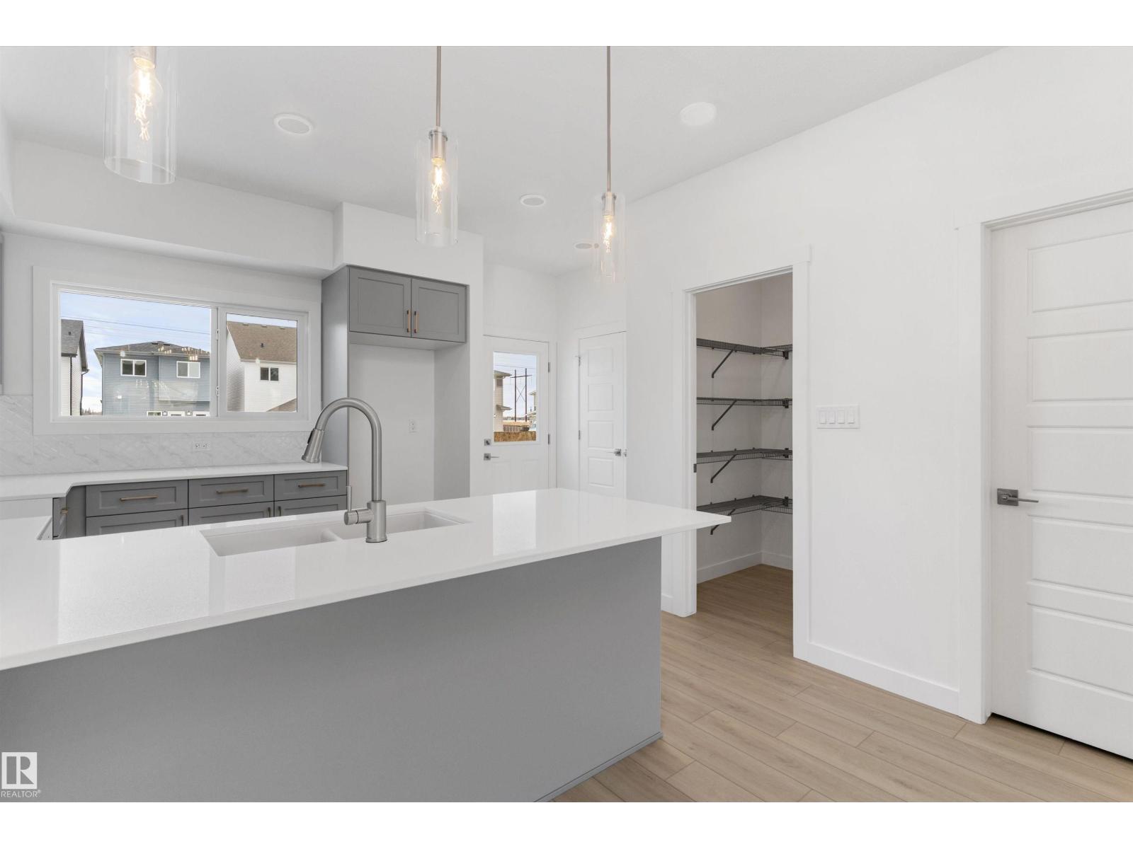 18816 28 Av Nw Property Photo 12