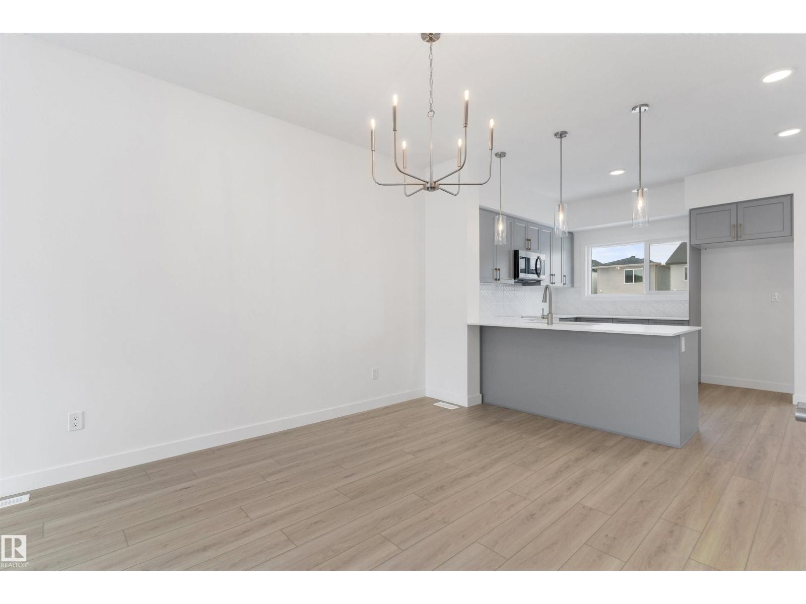18816 28 Av Nw Property Photo 13