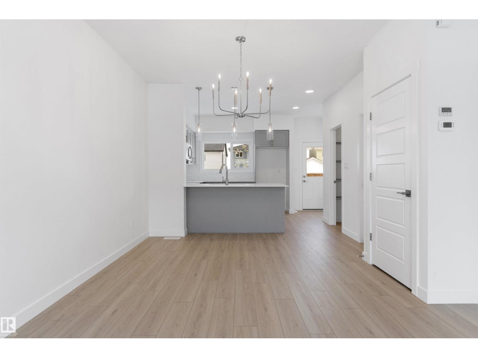 18816 28 Av Nw Property Photo 14
