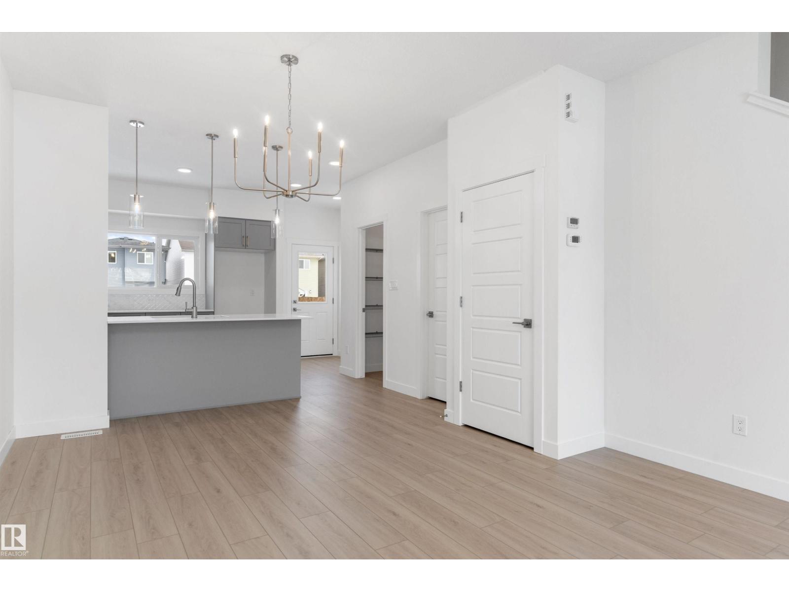 18816 28 Av Nw Property Photo 16