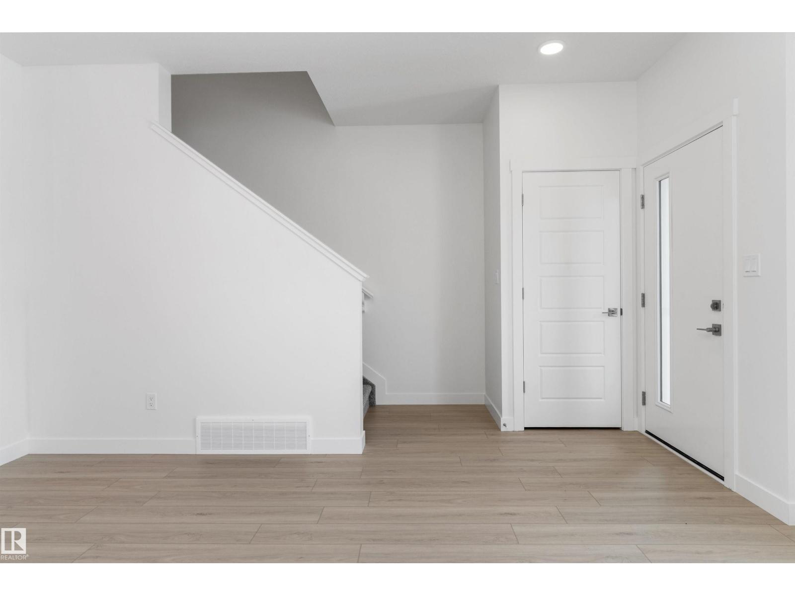 18816 28 Av Nw Property Photo 17