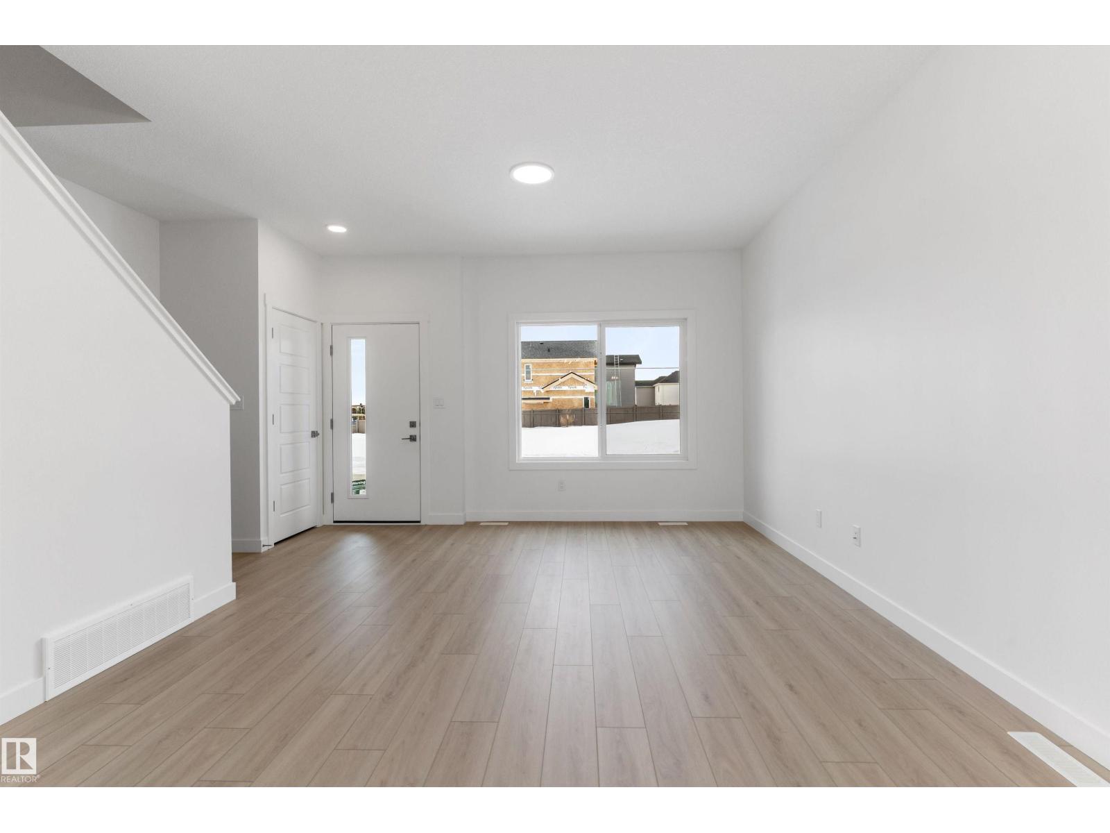 18816 28 Av Nw Property Photo 18