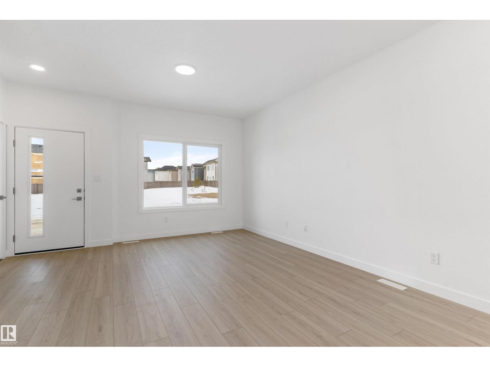 18816 28 Av Nw Property Photo 20